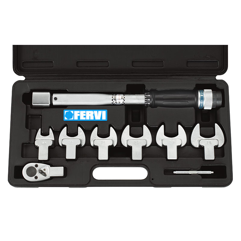 Динамометрический ключ 15-80 Нм с набором гаечных вставок Fervi